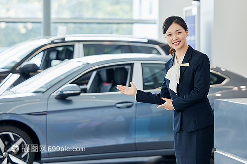 塑造專業(yè)與親和力并存的女性汽車(chē)銷售導(dǎo)購(gòu)員形象